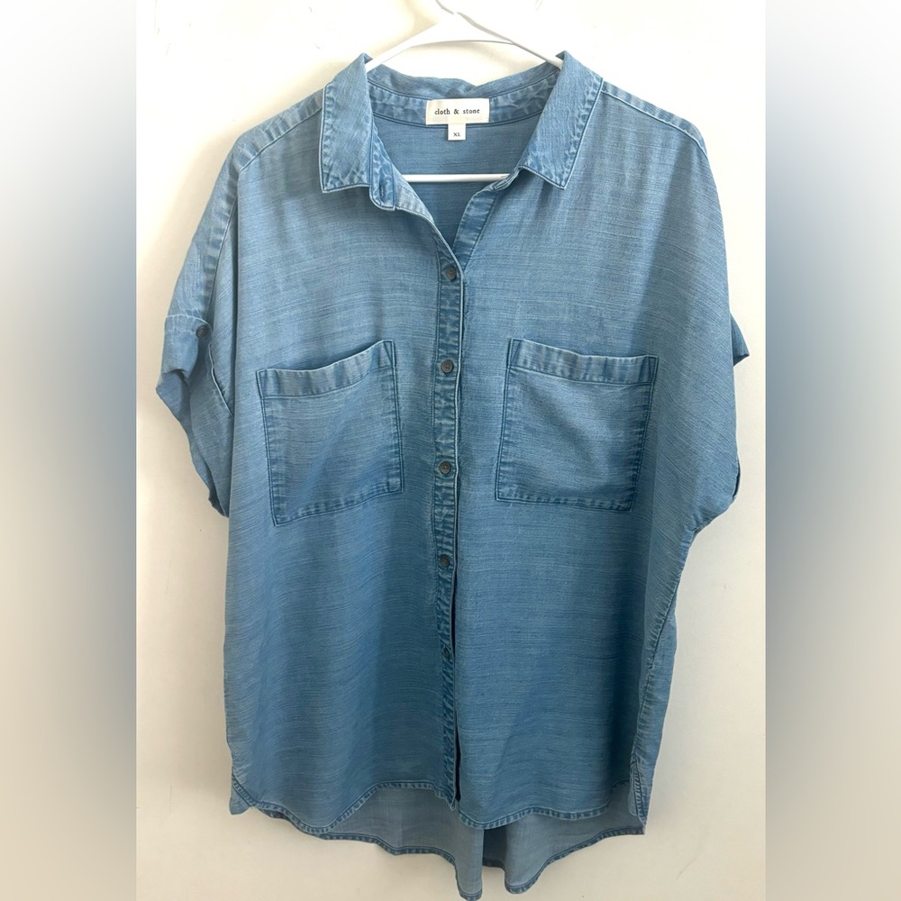 Cloth & Stone denim blue button down shirt short sleeve front pocket XL